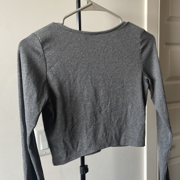 Grey Lulu’s crop top. - Picture 5 of 7